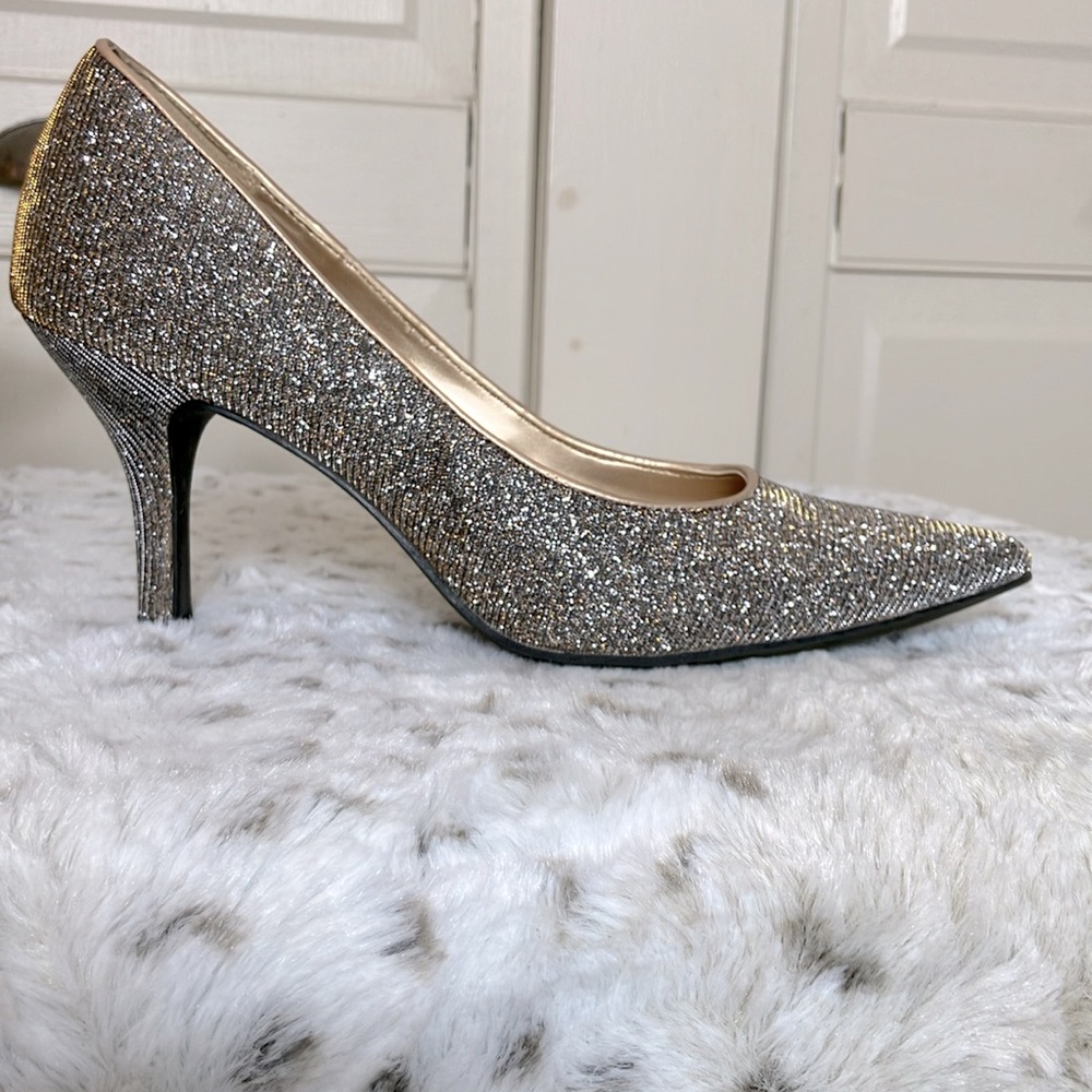Fiona Night Mira Metallic Sparkle 3 inch Pumps Size 7 with Box  EUC